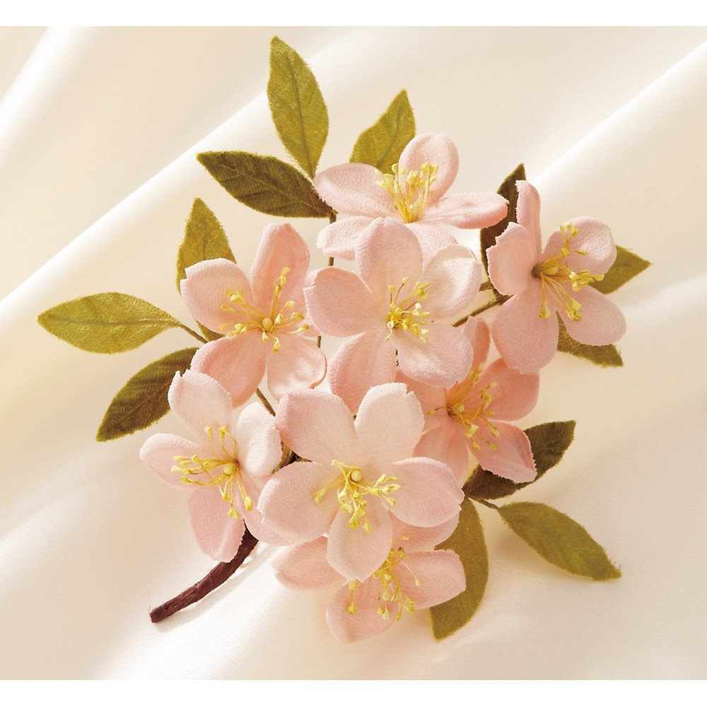 ＜ディノスdinos＞ 〈アトリエ染花〉桜のコサージュ