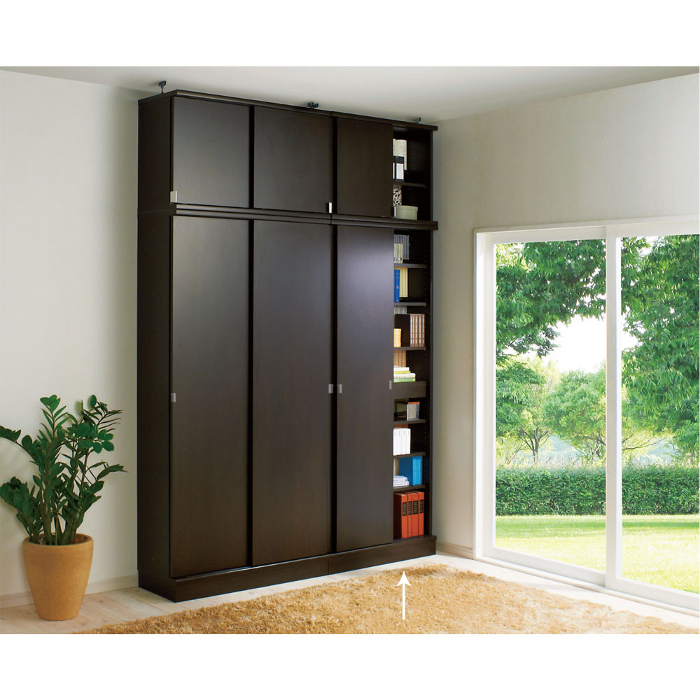 効率収納できる段違い棚シェルフ ［本体 板扉タイプ 引き戸 幅75.5cm］ 奥行36cm 高さ180cm 突っ張り収納 ラック 本棚 シェルフ 627937