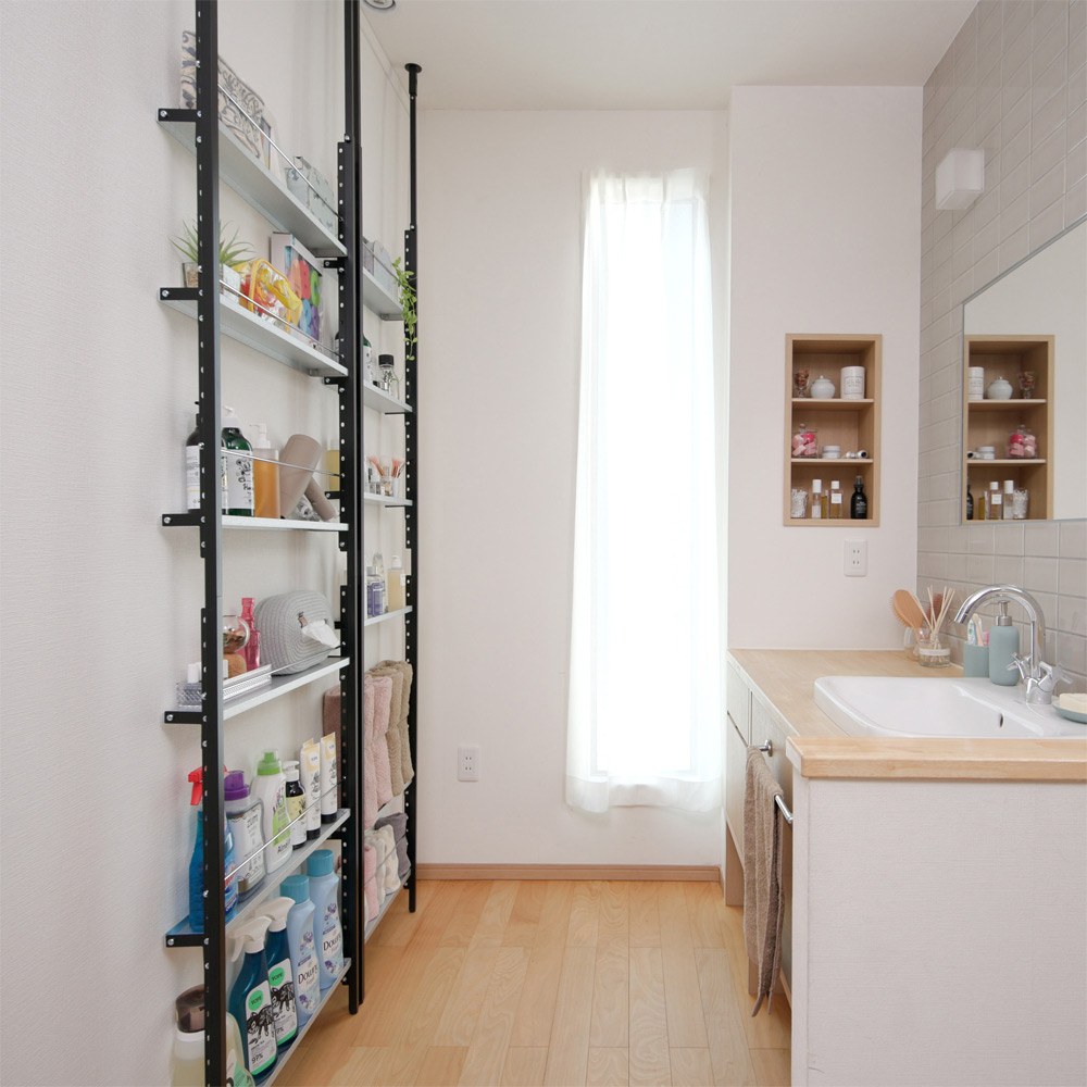 超薄型突っ張りディスプレイ収納ラック 幅40cmタイプ 奥行12cm高さ215cm-260cm 洗面所収納 隙間収納 トイレ 洗面所 ランドリー収納 633701