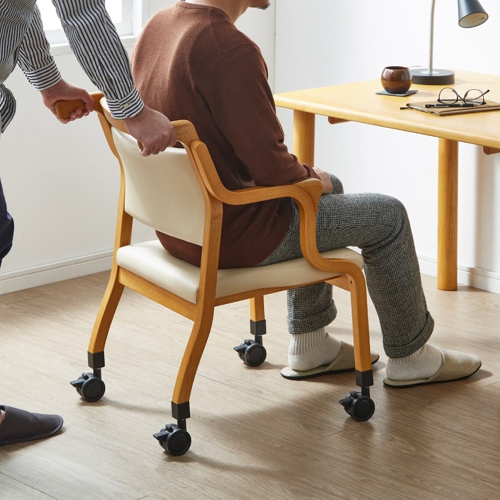 立ち座りしやすいダイニングシリーズ 室内移動キャスター付き 安心グリップチェア アームチェア 椅子 チェア 628823