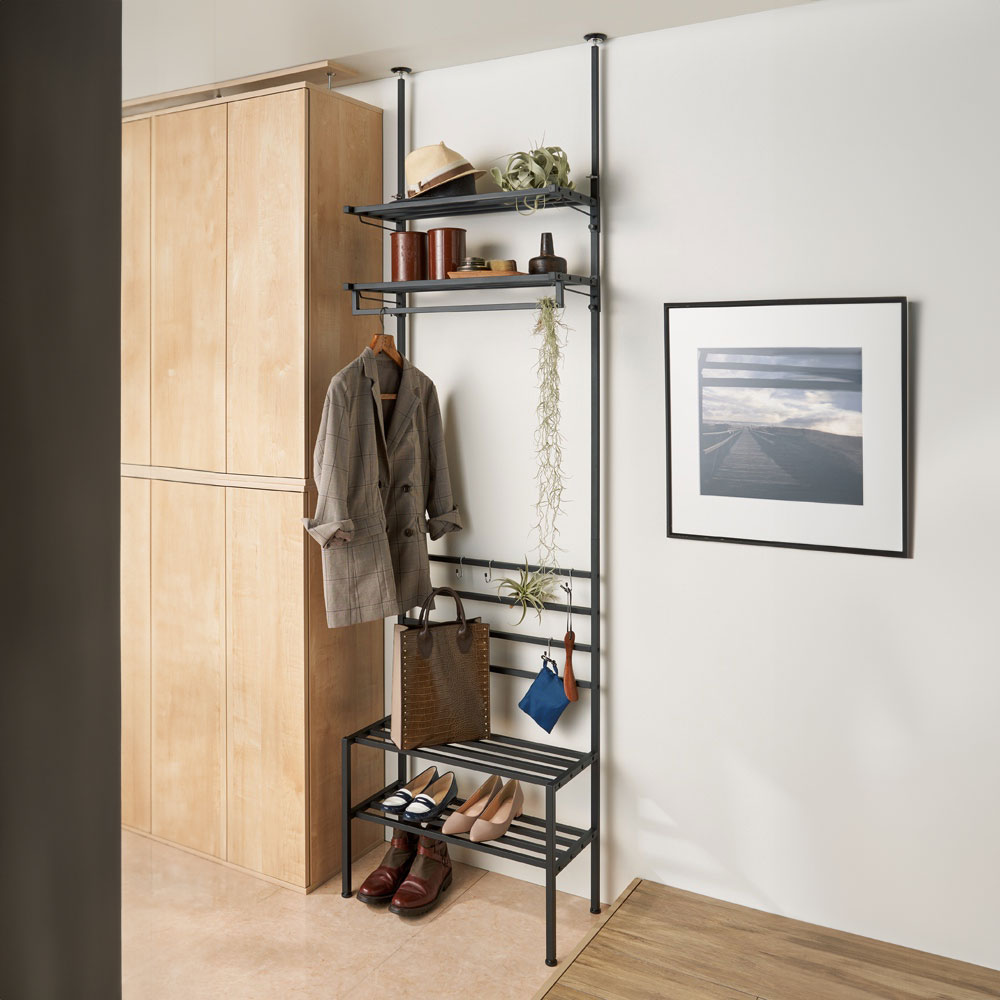 玄関のすき間を活用できる 突っ張りハンガーシューズラック 幅69.5cm シューズラック ケース 下駄箱 玄関収納 631611