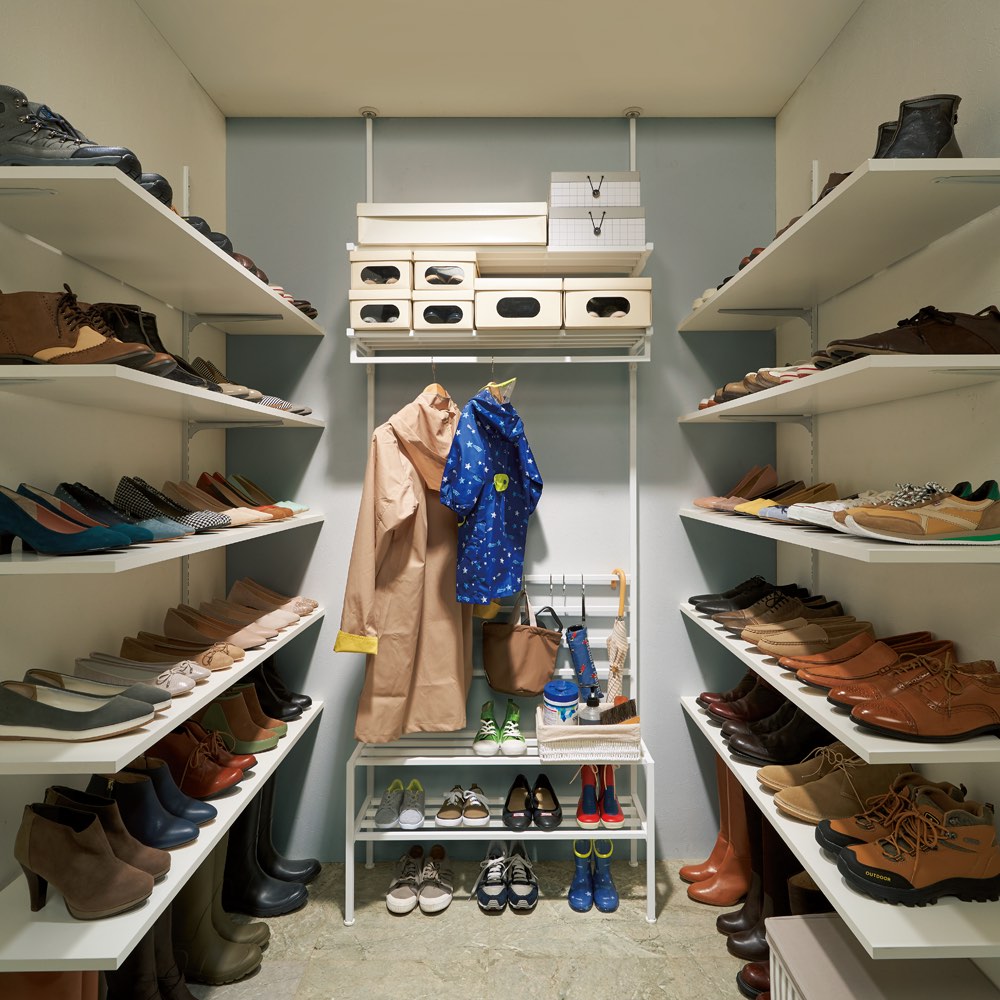 玄関のすき間を活用できる 突っ張りハンガーシューズラック 幅89.5cm シューズラック ケース 下駄箱 玄関収納 631612