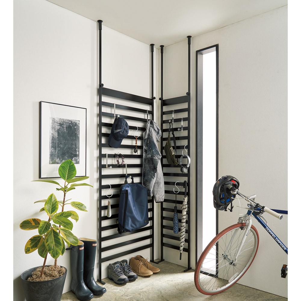 玄関をおしゃれに飾れる 天井突っ張り壁面ディスプレイハンガー 幅42cm 通販 ディノス