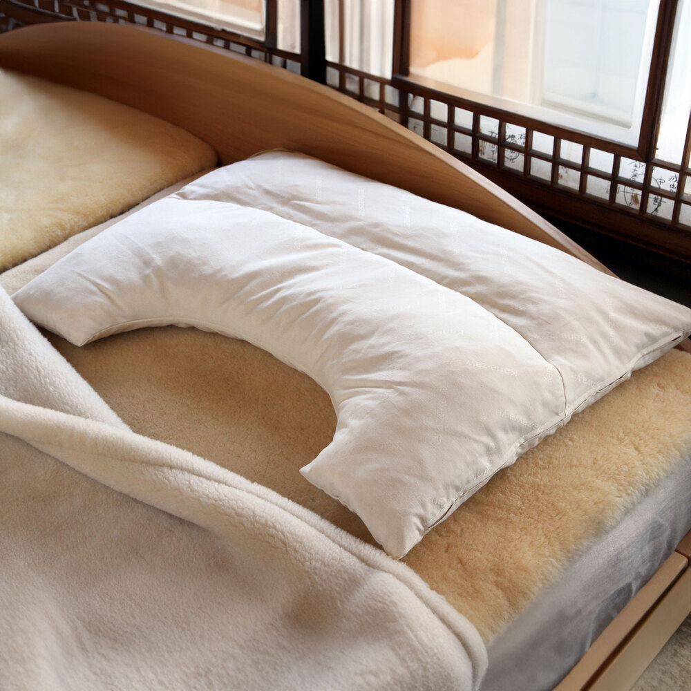 その安らぎはまるで「大地の腕まくら」 寝具専門店【金澤屋】 天然素材の快眠U字型まくら 枕本体 枕 560101