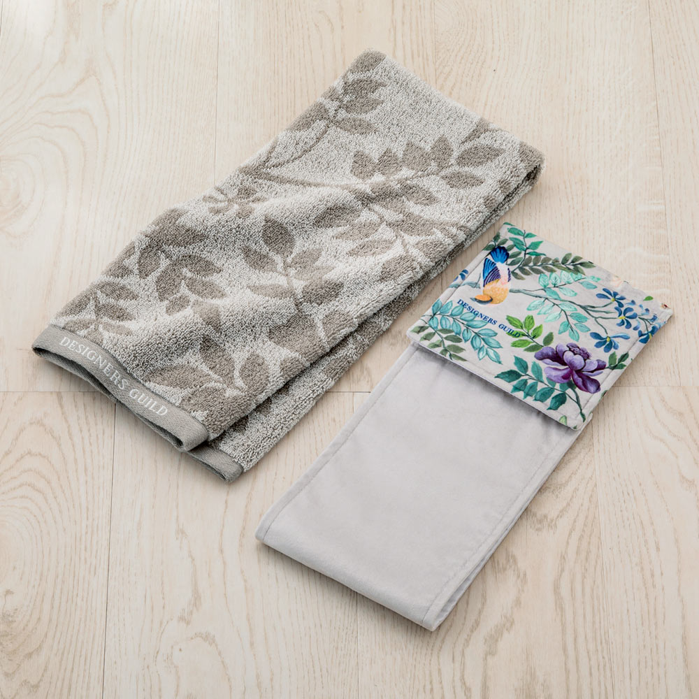 デザイナーズ・ギルド〈ポーセリン〉タオル（約34cm×80cm）・ペーパーホルダーカバーセット トイレペーパーホルダー スリッパ トイレ用品 585223