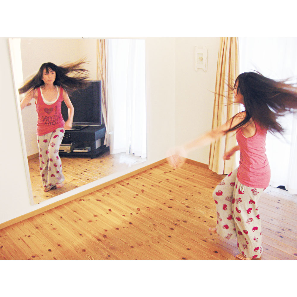 割れない軽量フィルムミラー avex企画ダンス用横長タイプ 115×110cm［太枠フレーム］シルバー 耐震グッズ 防災用品 防犯用品 611717