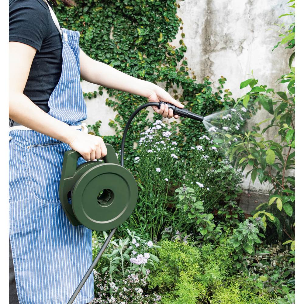 ホースリール ガーデンホースリール 壁掛けホースホルダー 120°スイベルブラケット 耐久性 引き込み式 ガーデンホースリールボックス 自動巻き戻し  散水ホース 壁掛けホースリール 15ｍ 通販 - ディノス 工業用引き込み式ホースリール、15メートル、-/床置き、付属品、