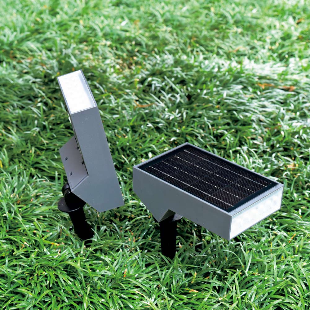 電気代ゼロ！角度自在のソーラーライト ガーデン 庭用照明 G95607