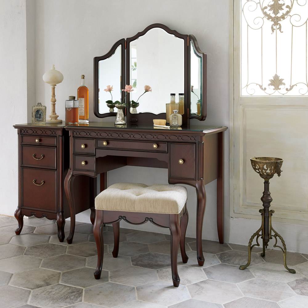イタリア式高級ドレッサー  ベージュ　チェスト　LEDミラー付き 4点セット イタリア式高級ドレッサー ベージュ チェスト LEDミラー付き 4点セット
