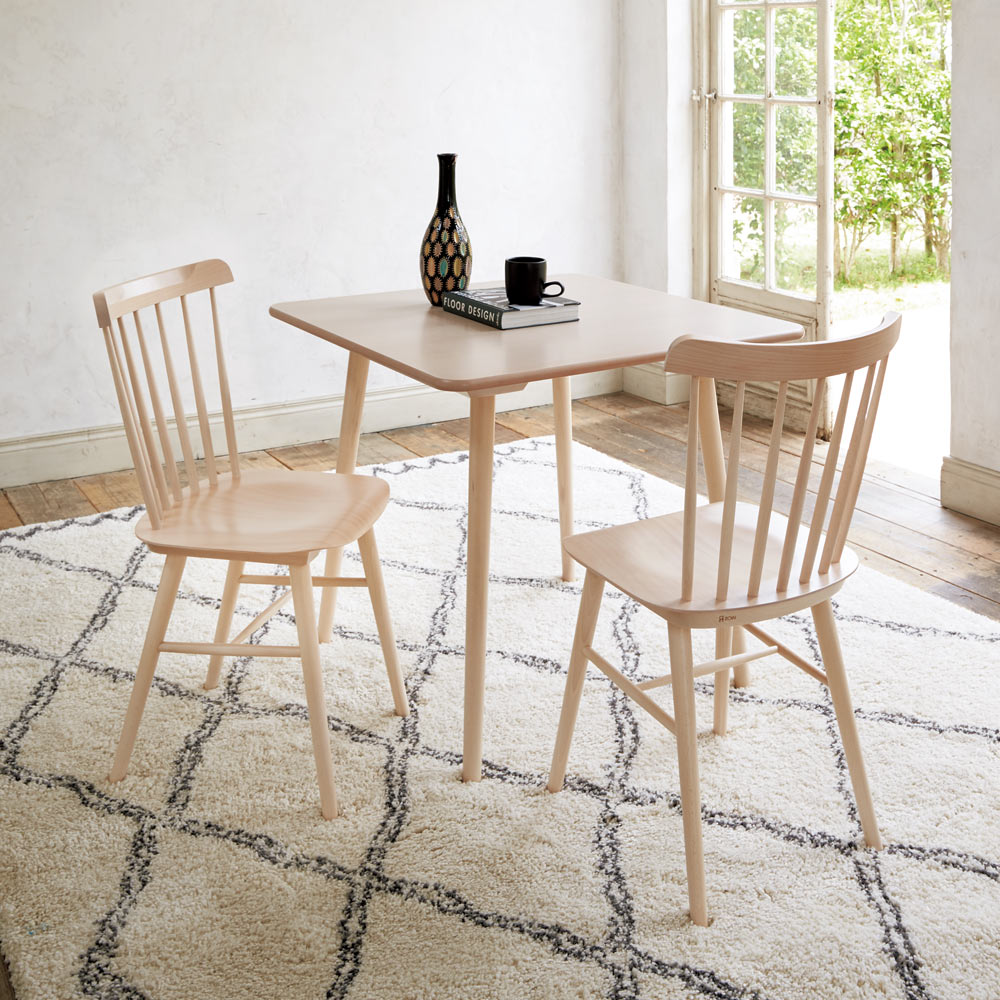 ①aqua、TON社製ダイニングチェア ②aqua、TON社製ダイニングチェア