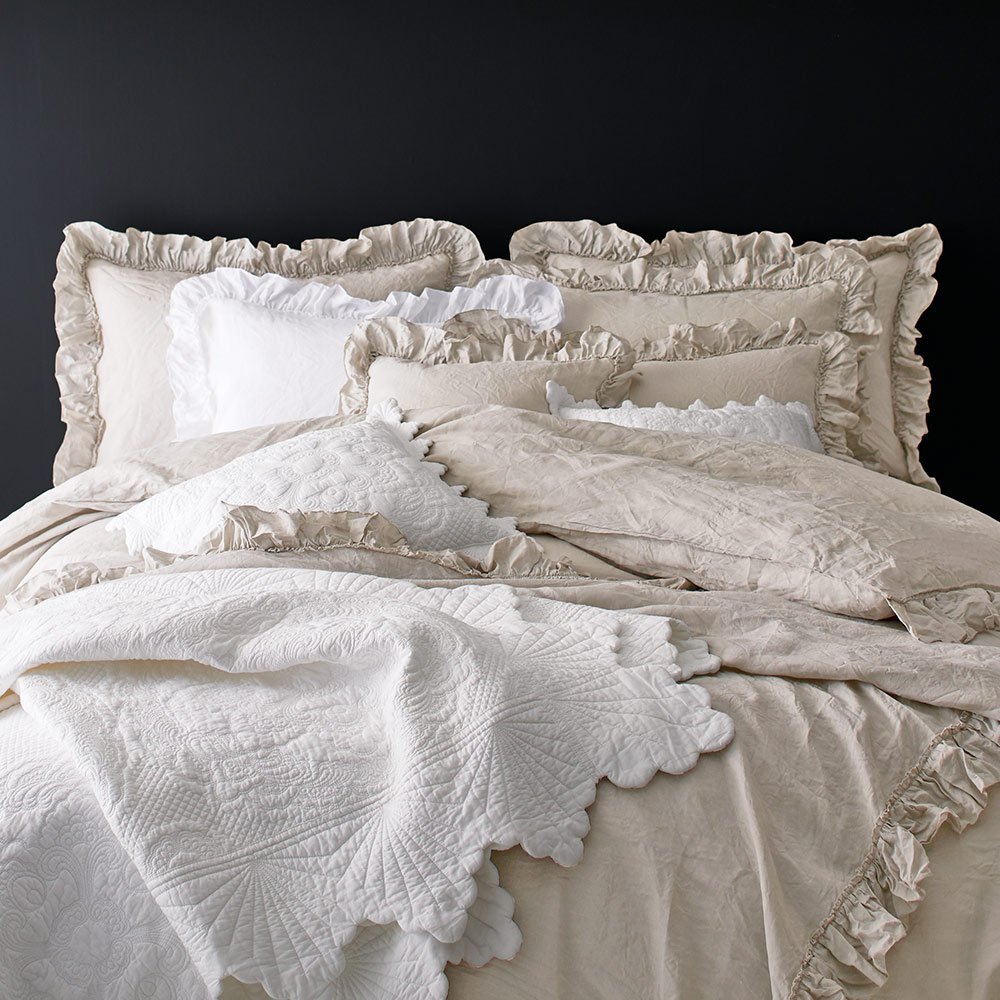 残1 LauraAshreyフェザーピローとミルナークランベリーカバー2点セット FrenchLinen/フレンチリネン フリルカバーリング ピローケース（全周