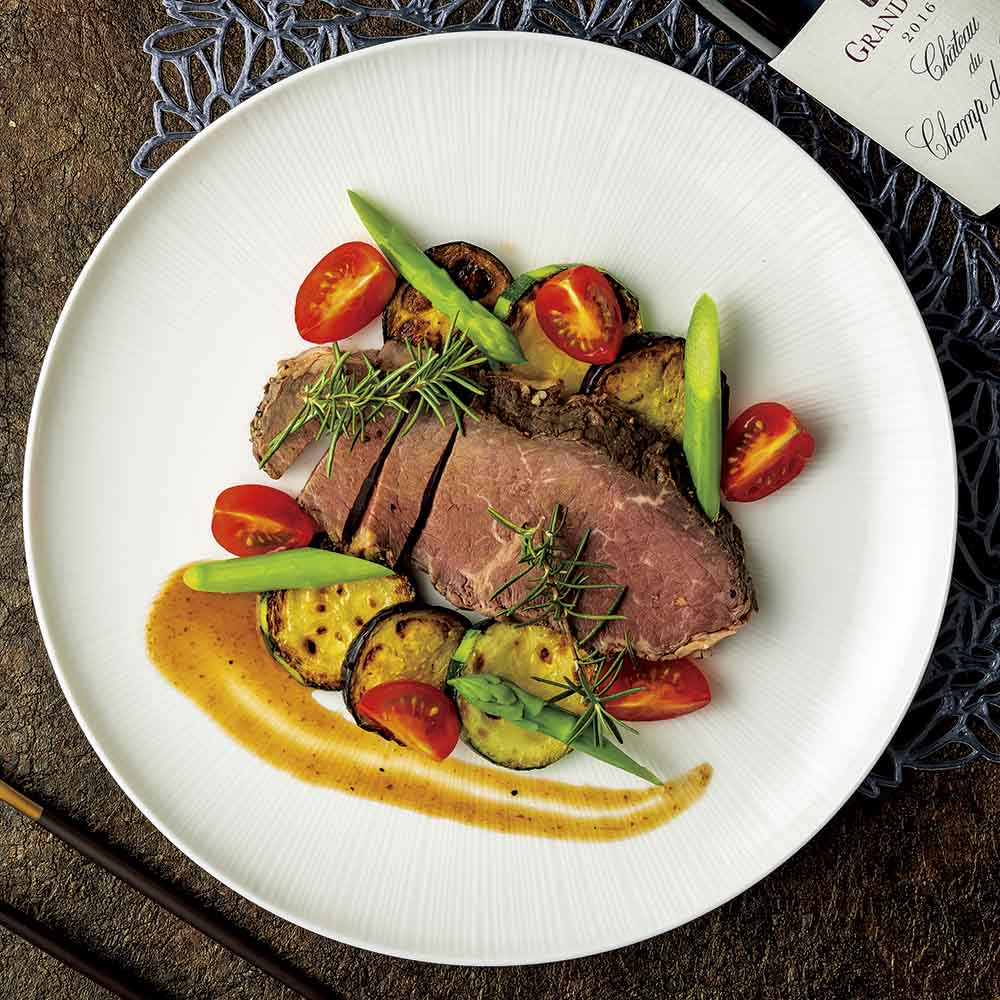 【お試し】有名シェフ監修グルメ頒布会 12月お届け 「ラ・ロシェル」坂井宏行監修 サーロインローストビーフ4袋と白トリュフソース 肉加工品 肉 卵 乳製品 FJ0531