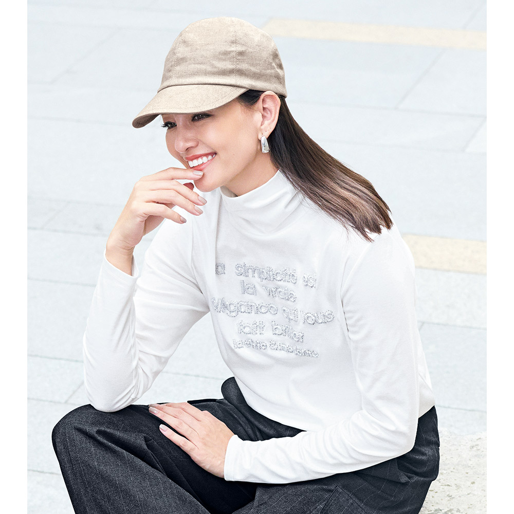 スパンコール＆サガラ刺しゅうロゴ タートルネック プルオーバー プルオーバー シャツ ブラウス 142401