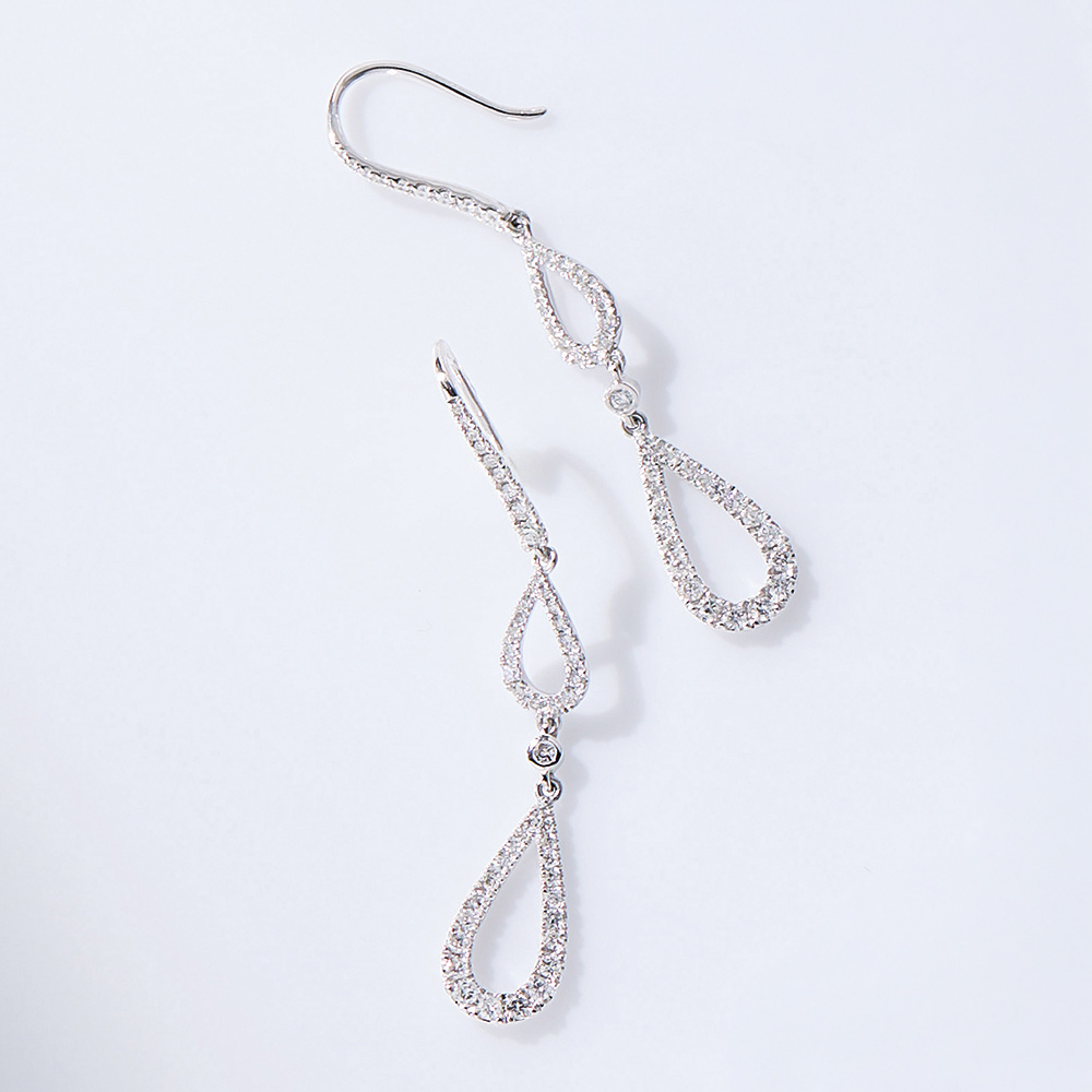 K18WG 0.8ctダイヤ スイングピアス ディノスANAmall店