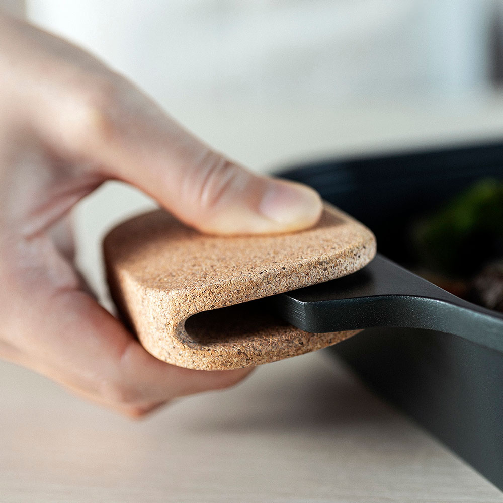 レイエ コンパクトで軽量な鍋掴み コルクミトン【2個セット 革ヒモ付き】 ミトン 鍋つかみ キッチンツール KR0171