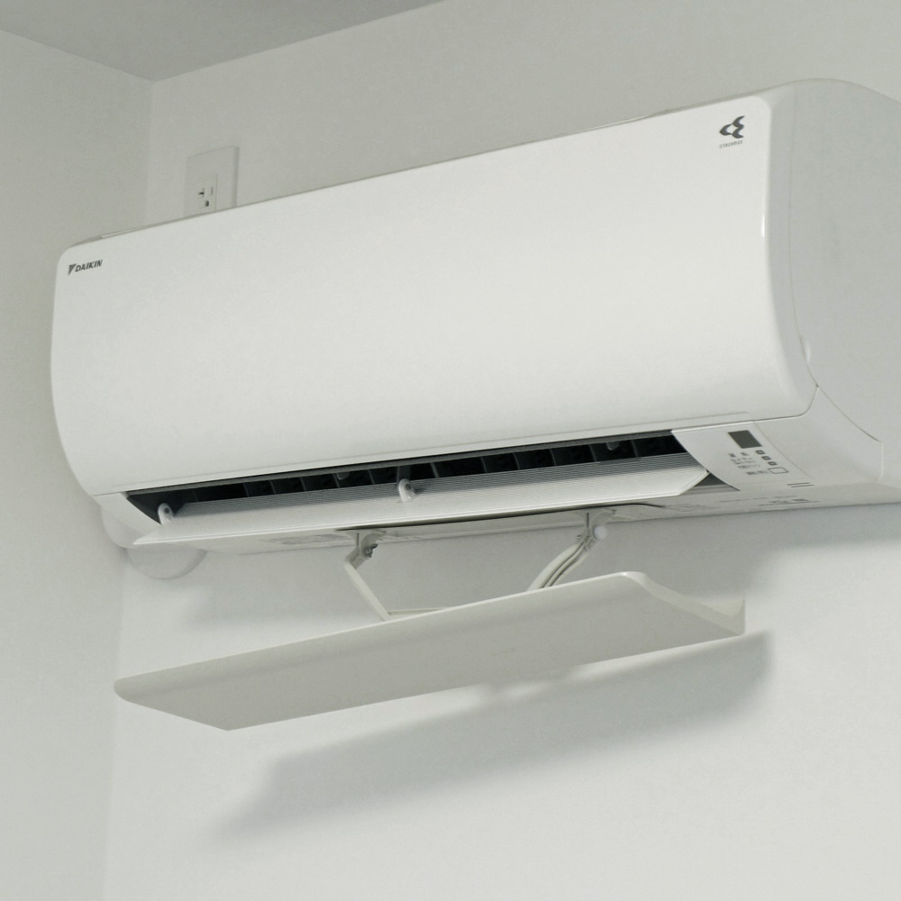 家庭用エアコンにも取り付け可能!エアコンから出る冷風の流れをコントロールして節電・省エネ!エアーウィングマルチ バッテリー 家電小物 アクセサリー 季節家電 生活家電 KR0355