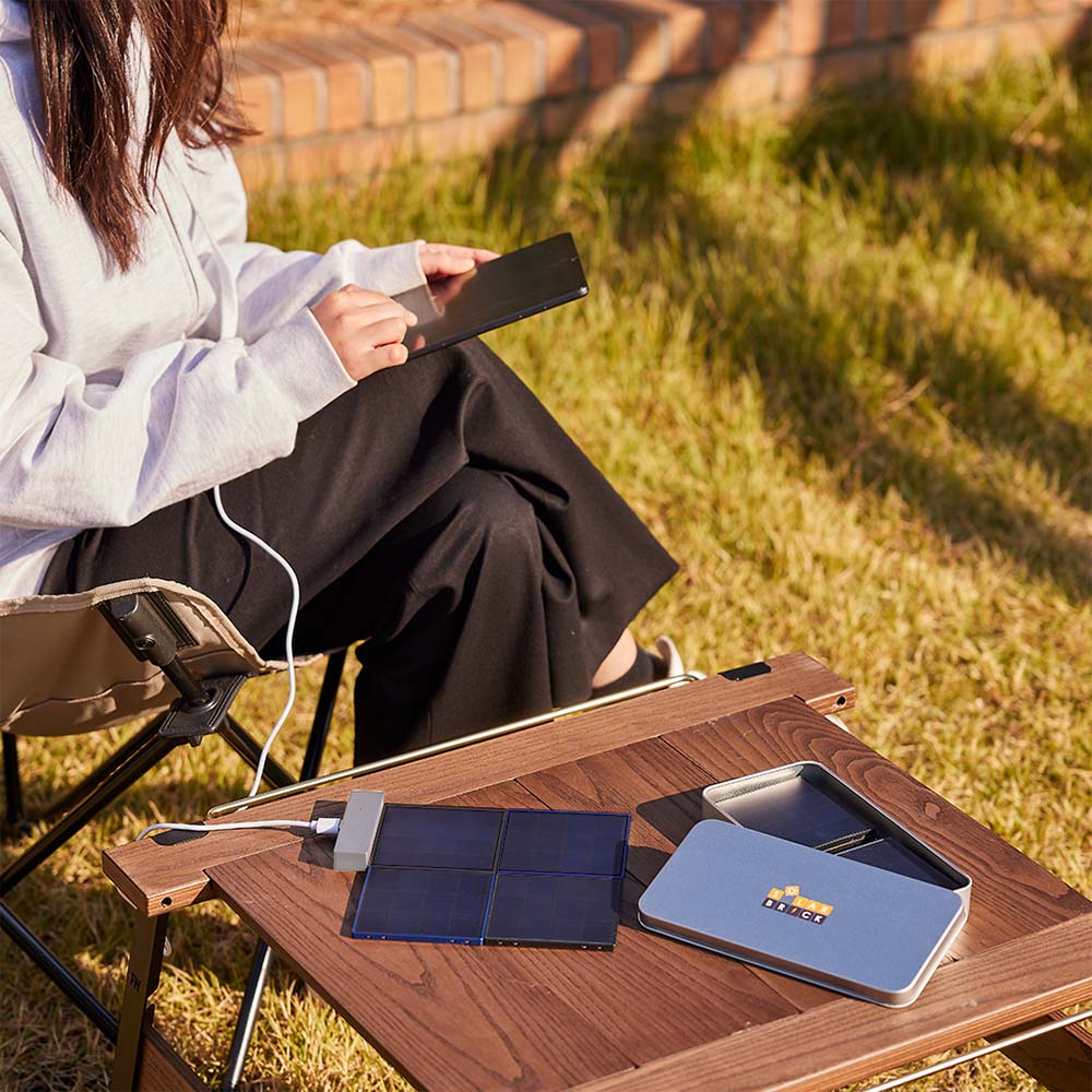 SolarBrick ソーラー充電器 4枚 セット 季節家電 生活家電 KR0422