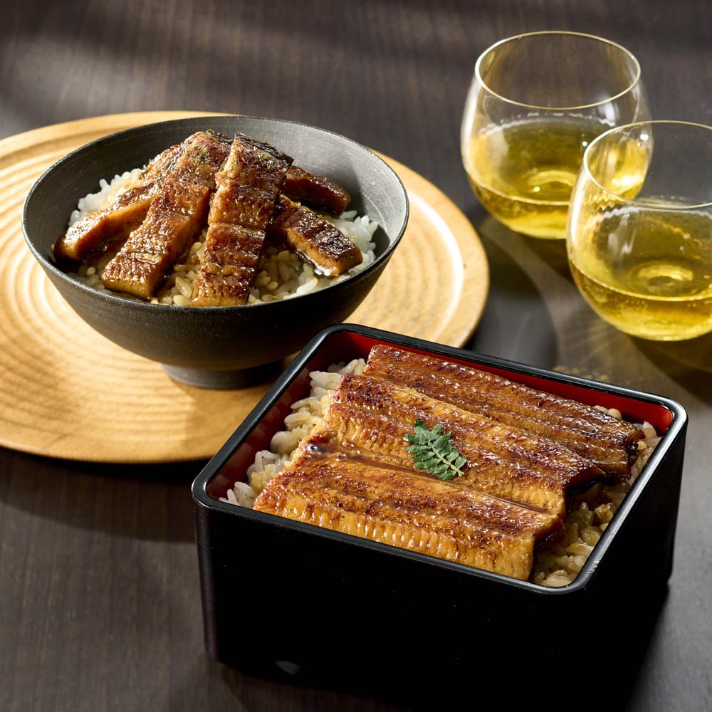 うなぎ蒲焼き入 うなぎ平 富士柄型梨地菊内朱 5客 NH1697c1.jpg