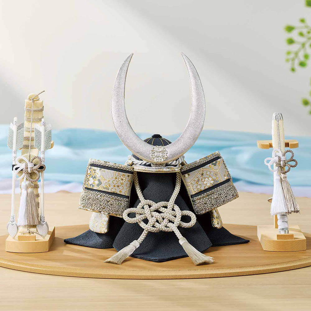 金属製 兜飾り 角付き 中型 金属製 兜飾り 角付き 中型