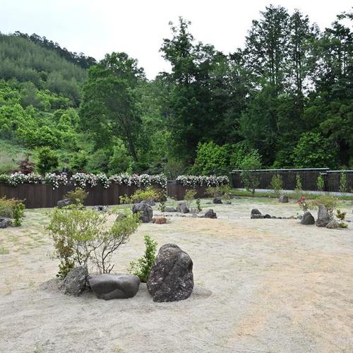 「京北・香りの里／六ヶ畔・花簾庭（京北バラ園）」二期（拡張）エリアの状況
