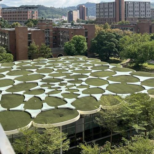 2025年12月・台湾への旅、「台湾大学・社会学部図書館」と学部棟・空中庭園