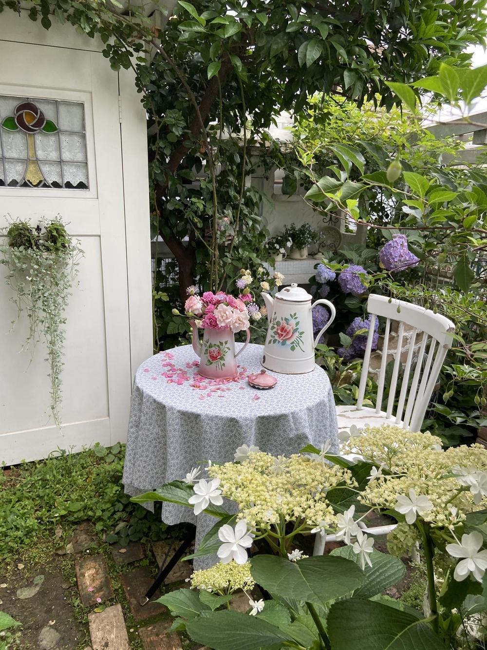 バラ～紫陽花～ユリ"の小庭"をダイジェストで。   ナチュラル