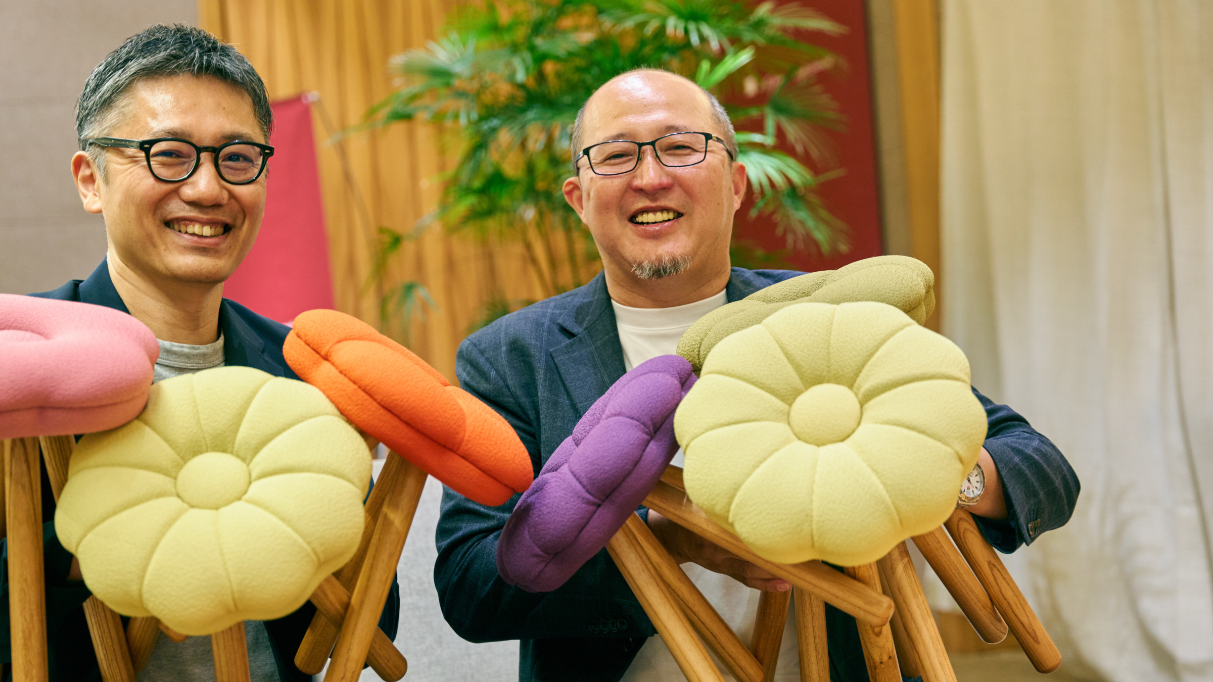 「ばりかわいかね~!」くらしを彩る国産材のスツールはカラフル&サステナブル!