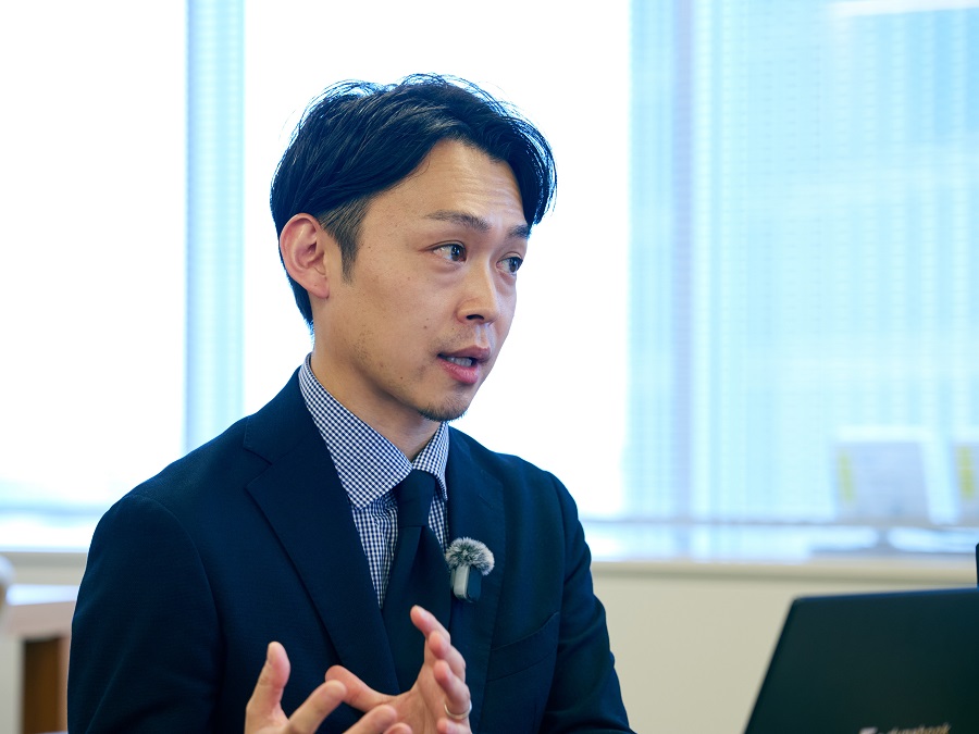 「センス」という言葉の裏で、<br>暗中模索する若手たち 