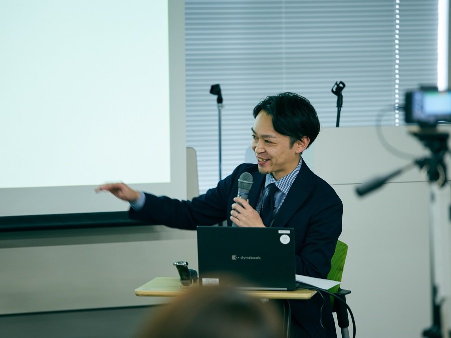 「センス」という言葉の裏で、<br>暗中模索する若手たち 