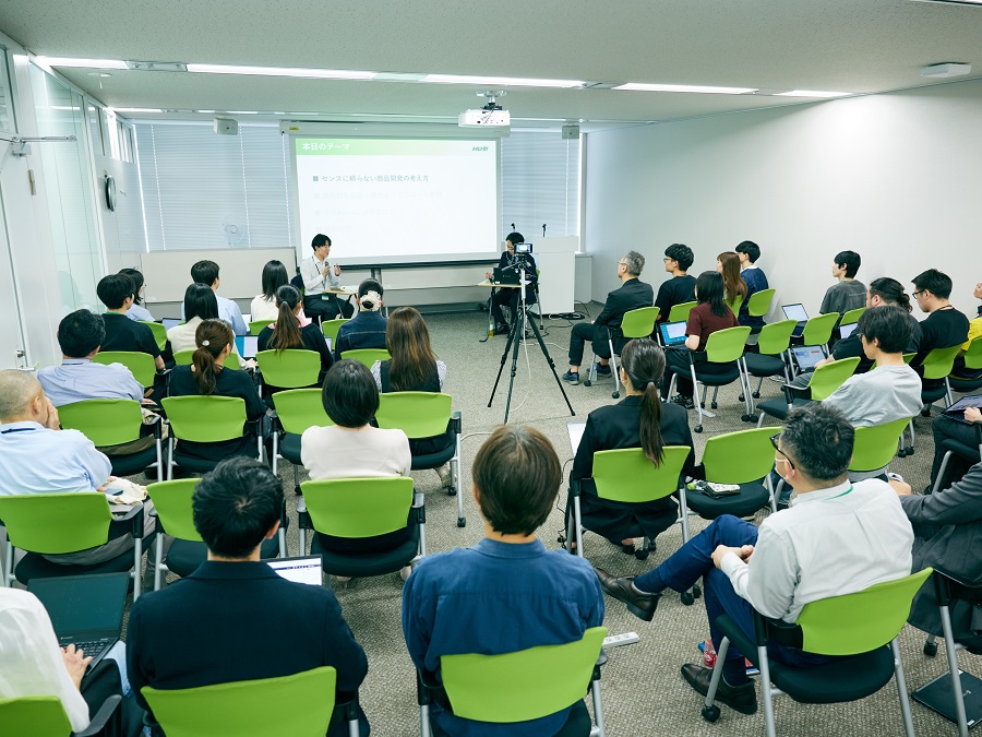 「センス」という言葉の裏で、<br>暗中模索する若手たち 